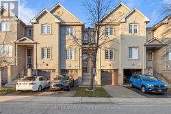 11 - 435 HENSALL CIRCLE  Mississauga, ON L5A 4P1