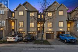 11 - 435 HENSALL CIRCLE  Mississauga, ON L5A 4P1
