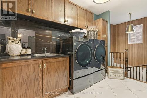 82 Maple Drive, Hamilton, ON - Indoor Photo Showing Laundry Room