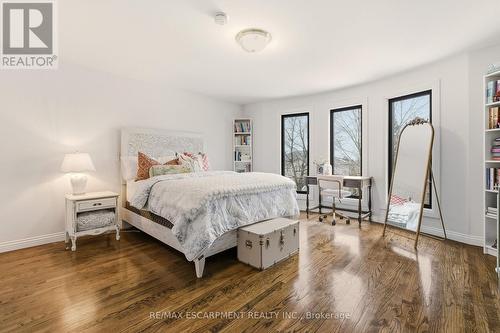 82 Maple Drive, Hamilton, ON - Indoor Photo Showing Bedroom