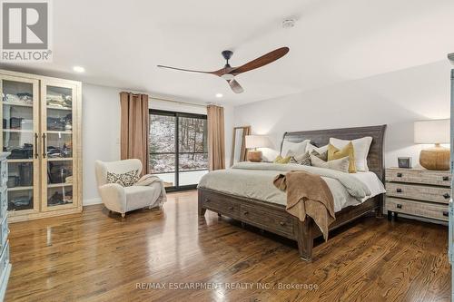 82 Maple Drive, Hamilton, ON - Indoor Photo Showing Bedroom