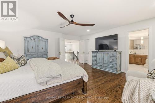 82 Maple Drive, Hamilton, ON - Indoor Photo Showing Bedroom