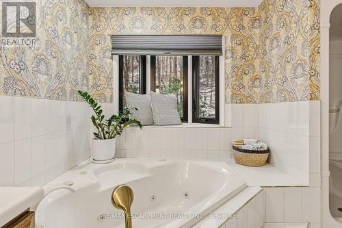 82 Maple Drive, Hamilton, ON - Indoor Photo Showing Bathroom