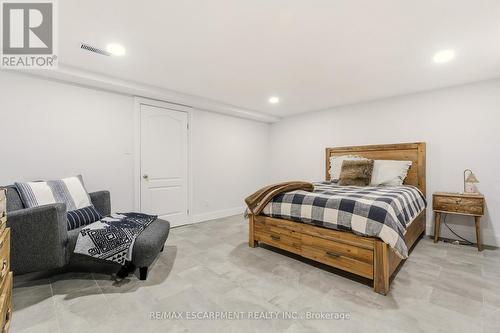 82 Maple Drive, Hamilton, ON - Indoor Photo Showing Bedroom