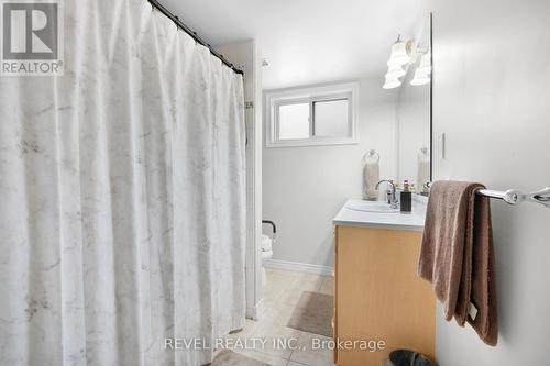 26 Wiltshire Drive, Brantford, ON - Indoor Photo Showing Bathroom