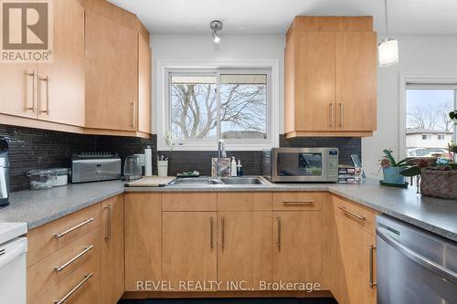 26 Wiltshire Drive, Brantford, ON - Indoor Photo Showing Kitchen With Double Sink