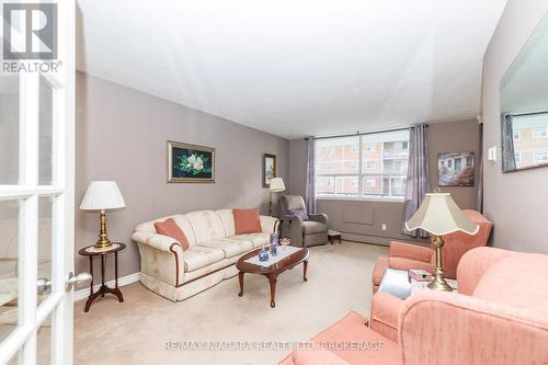 710 - 359 Geneva Street, St. Catharines (Fairview), ON - Indoor Photo Showing Living Room