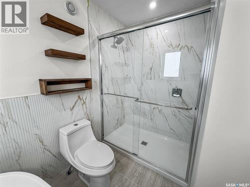 424 Empress Street, Saskatoon, SK - Indoor Photo Showing Bathroom