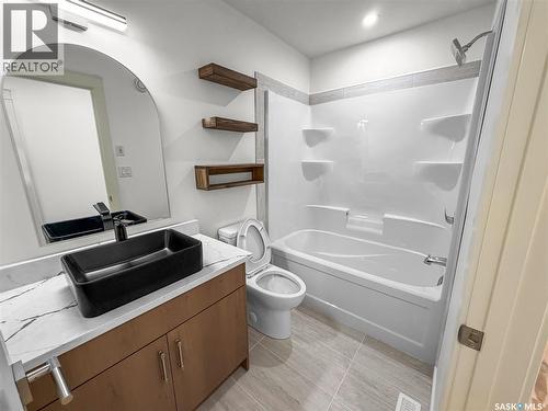 424 Empress Street, Saskatoon, SK - Indoor Photo Showing Bathroom
