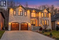 82 MAPLE Drive  Stoney Creek, ON L8G 3C2