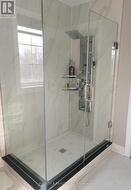 Master Ensuite w/ Ocean Blue 52\" 8-jet shower - 
