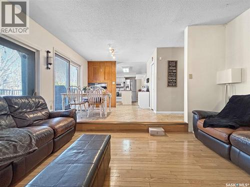302 Nokomis Place, Saskatoon, SK - Indoor Photo Showing Living Room