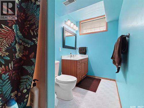302 Nokomis Place, Saskatoon, SK - Indoor Photo Showing Bathroom