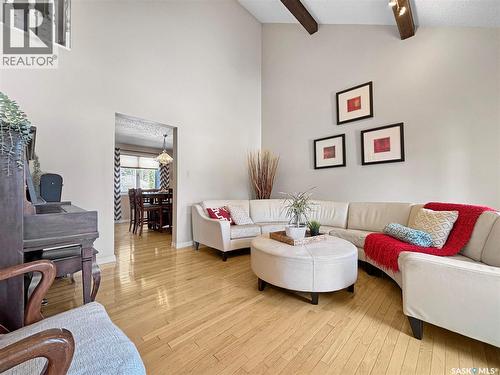 302 Nokomis Place, Saskatoon, SK - Indoor Photo Showing Living Room
