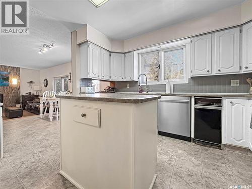 302 Nokomis Place, Saskatoon, SK - Indoor Photo Showing Kitchen