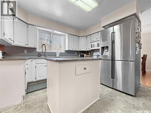 302 Nokomis Place, Saskatoon, SK - Indoor Photo Showing Kitchen
