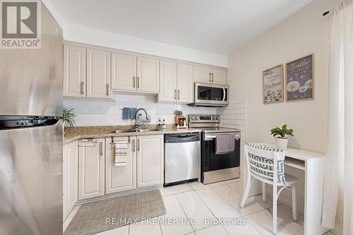 120 Ellerslie Road, Brampton, ON - Indoor Photo Showing Kitchen With Stainless Steel Kitchen With Double Sink With Upgraded Kitchen