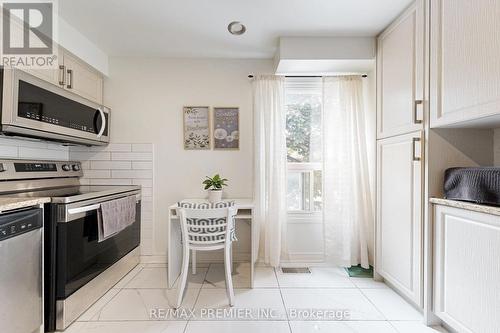 120 Ellerslie Road, Brampton, ON - Indoor Photo Showing Kitchen