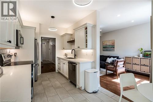 10 Davidson Boulevard Unit# 24, Dundas, ON - Indoor Photo Showing Kitchen With Stainless Steel Kitchen