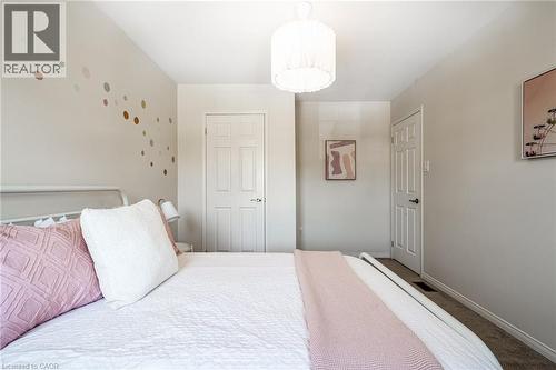 10 Davidson Boulevard Unit# 24, Dundas, ON - Indoor Photo Showing Bedroom