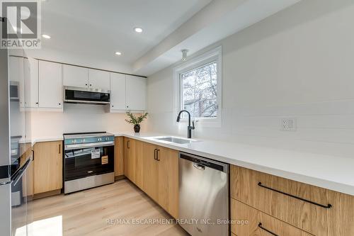 3184 Renton Road, Burlington, ON - Indoor Photo Showing Kitchen With Stainless Steel Kitchen