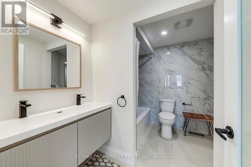 3184 Renton Road, Burlington, ON - Indoor Photo Showing Bathroom