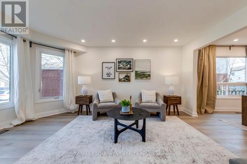 3184 Renton Road, Burlington, ON - Indoor Photo Showing Living Room