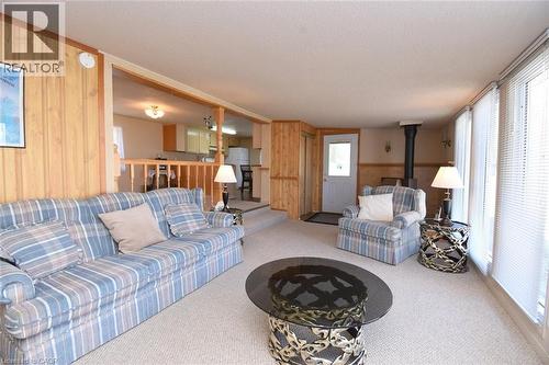 57 Concession 12 E Unit# 101, Flamborough, ON - Indoor Photo Showing Living Room