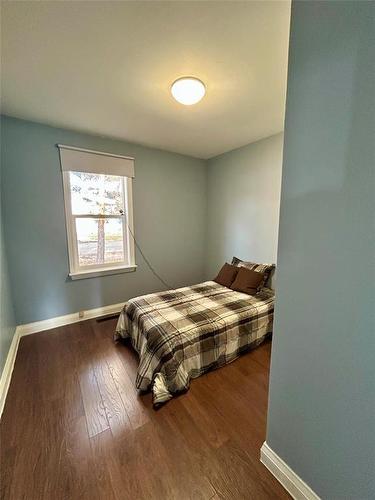 724 Second Avenue, Carberry, MB - Indoor Photo Showing Bedroom