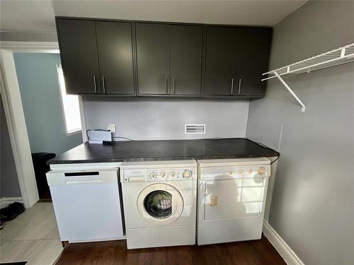 724 Second Avenue, Carberry, MB - Indoor Photo Showing Laundry Room