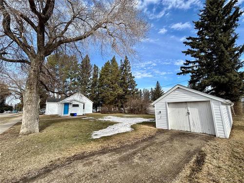724 Second Avenue, Carberry, MB - Outdoor