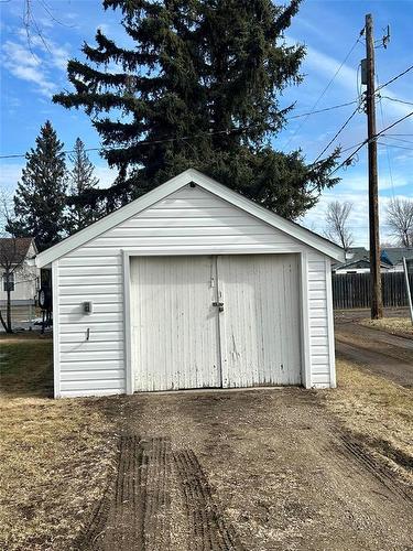 724 Second Avenue, Carberry, MB - Outdoor
