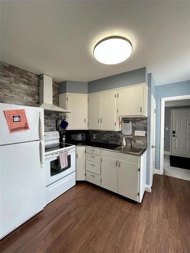 724 Second Avenue, Carberry, MB - Indoor Photo Showing Kitchen