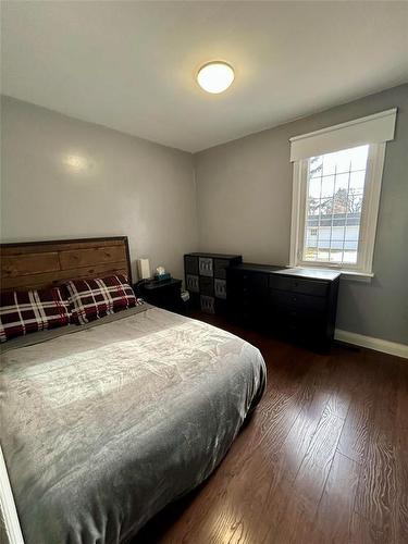 724 Second Avenue, Carberry, MB - Indoor Photo Showing Bedroom