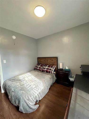 724 Second Avenue, Carberry, MB - Indoor Photo Showing Bedroom