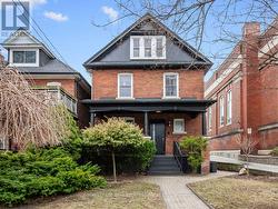 162 MEDLAND STREET Toronto, ON M6P 2N5