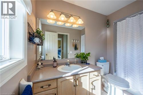 55 Grindstone Way, Waterdown, ON - Indoor Photo Showing Bathroom