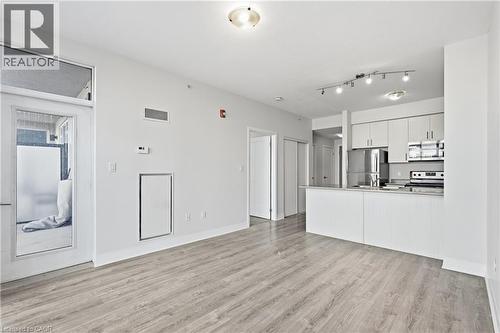 10 Concord Place Unit# 304, Grimsby, ON - Indoor Photo Showing Kitchen