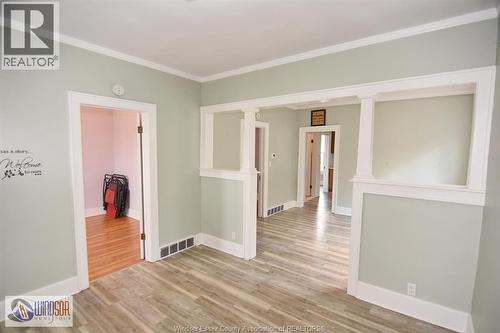 558 Elm, Windsor, ON - Indoor Photo Showing Other Room