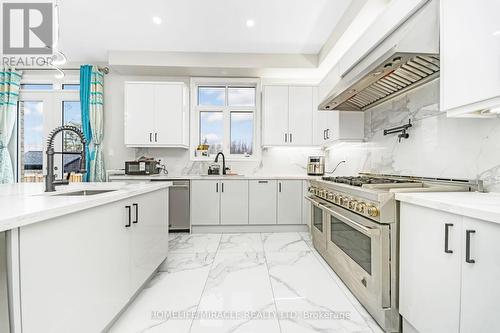 93 Trail Boulevard, Springwater, ON - Indoor Photo Showing Kitchen With Upgraded Kitchen