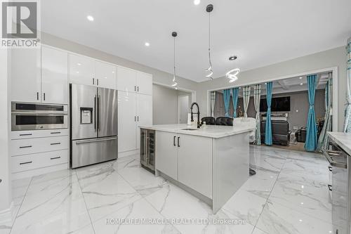 93 Trail Boulevard, Springwater, ON - Indoor Photo Showing Kitchen With Upgraded Kitchen