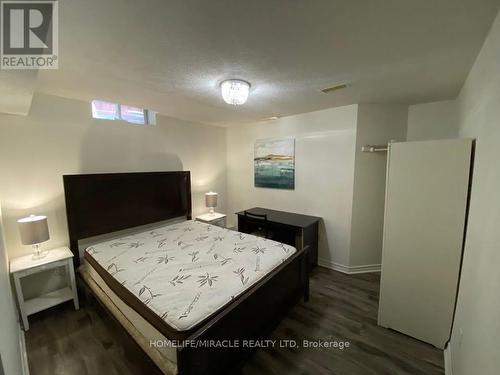 5237 Floral Hill Crescent, Mississauga, ON - Indoor Photo Showing Bedroom