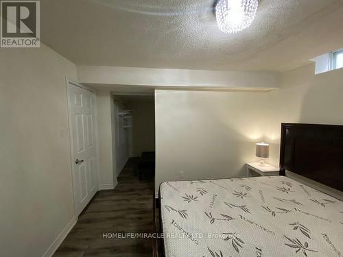 5237 Floral Hill Crescent, Mississauga, ON - Indoor Photo Showing Bedroom