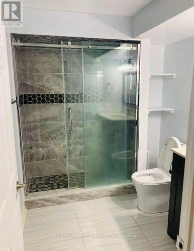 5237 Floral Hill Crescent, Mississauga, ON - Indoor Photo Showing Bathroom