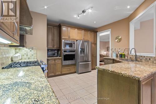 3352 Erin Centre Boulevard, Mississauga, ON - Indoor Photo Showing Kitchen With Stainless Steel Kitchen With Double Sink