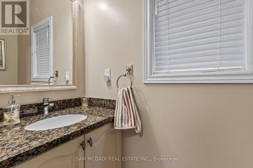 3352 Erin Centre Boulevard, Mississauga, ON - Indoor Photo Showing Bathroom
