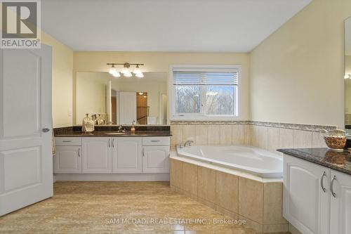 3352 Erin Centre Boulevard, Mississauga, ON - Indoor Photo Showing Bathroom