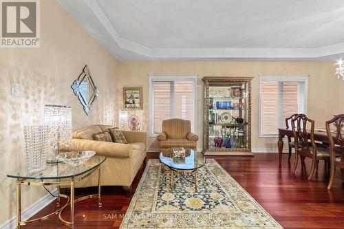 3352 Erin Centre Boulevard, Mississauga, ON - Indoor Photo Showing Living Room