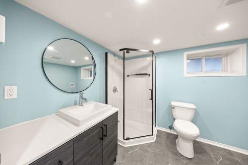 Bathroom - 4395 Rue Breton, Montréal (Pierrefonds-Roxboro), QC - Indoor Photo Showing Bathroom