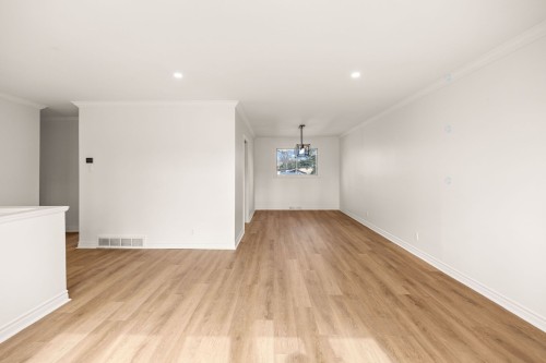 Living Room - 4395 Rue Breton, Montréal (Pierrefonds-Roxboro), QC - Indoor Photo Showing Other Room